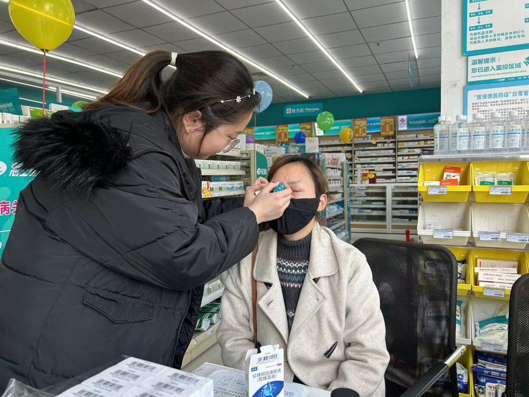 弘扬雷锋精神，，，，，转达天龙温度